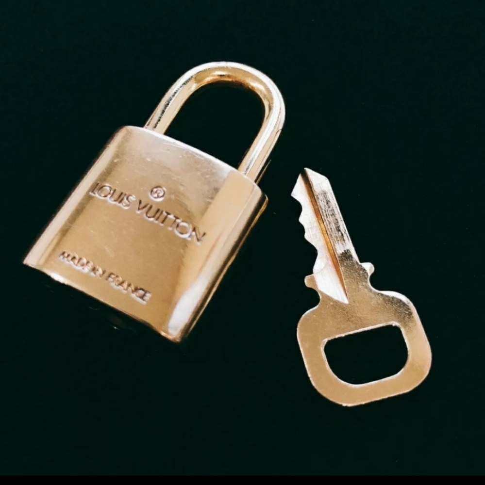 100% Auth Louis Vuitton 1 Lock and 1 Key Excellent - Picture 3 of 4